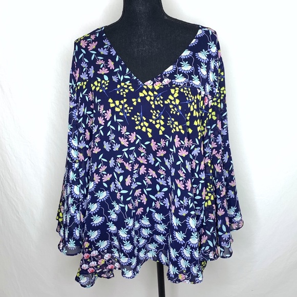 Nanette Lepore Tops - 🎉HP🎉 Nanette Lepore Boho Bell Sleeve Floral Top